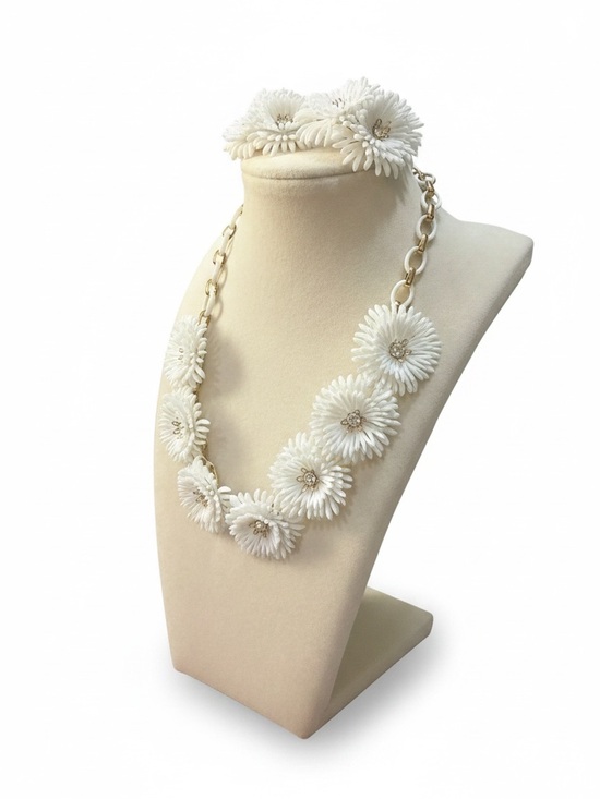 Lisner Jewelry Jewelry - Vintage Lisner White Floral Statement Necklace & Earrings Demi Parure
